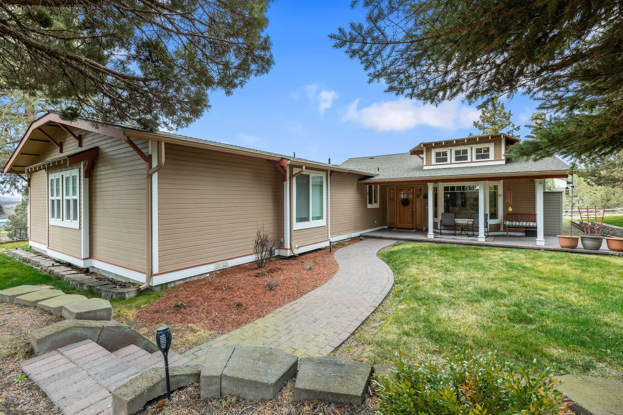 1042 NE Upper Drive