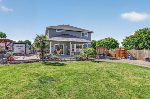 Tiny photo for 2011 Spruce Way, Medford, OR 97501 (MLS # 220220160)