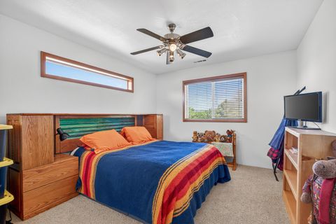 Tiny photo for 2011 Spruce Way, Medford, OR 97501 (MLS # 220220160)