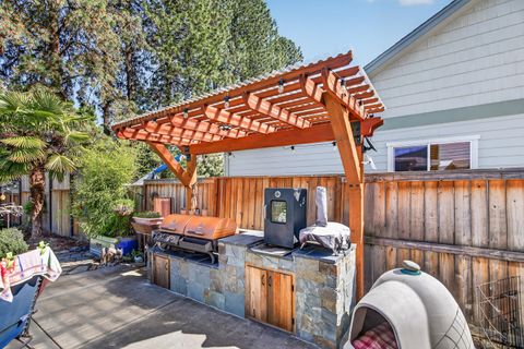 Tiny photo for 2011 Spruce Way, Medford, OR 97501 (MLS # 220220160)