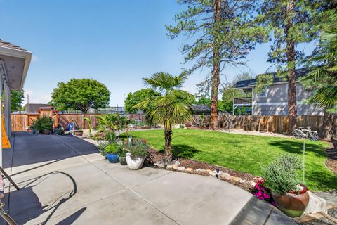 Tiny photo for 2011 Spruce Way, Medford, OR 97501 (MLS # 220220160)