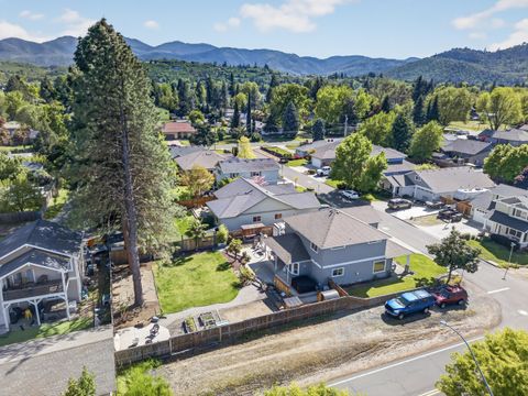 Tiny photo for 2011 Spruce Way, Medford, OR 97501 (MLS # 220220160)