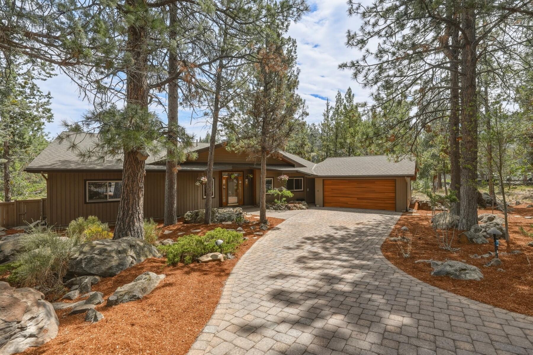 637 NW Silver Buckle Road