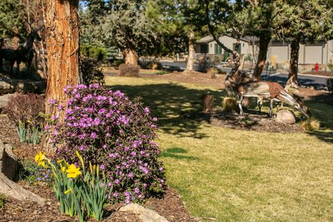 Tiny photo for 10258 Sundance Ridge Loop, Redmond, OR 97756 (MLS # 220217706)