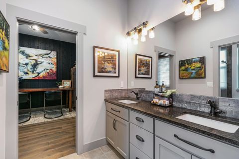 Tiny photo for 10258 Sundance Ridge Loop, Redmond, OR 97756 (MLS # 220217706)