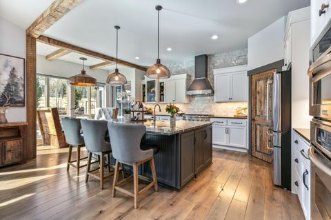 Tiny photo for 10258 Sundance Ridge Loop, Redmond, OR 97756 (MLS # 220217706)