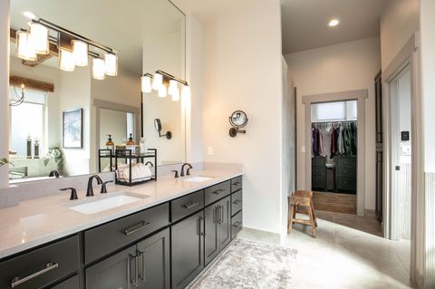 Tiny photo for 10258 Sundance Ridge Loop, Redmond, OR 97756 (MLS # 220217706)