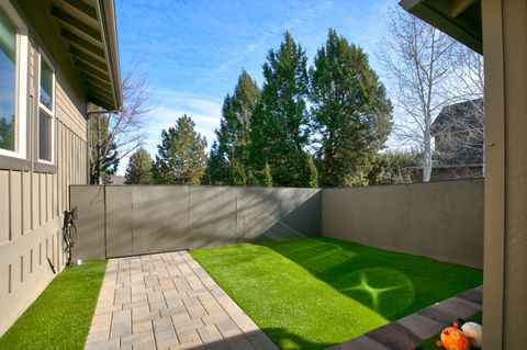 Tiny photo for 10258 Sundance Ridge Loop, Redmond, OR 97756 (MLS # 220217706)