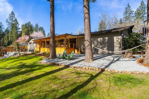 Tiny photo for 1973 Southgate Way, Grants Pass, OR 97527 (MLS # 220216452)