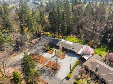 Tiny photo for 1973 Southgate Way, Grants Pass, OR 97527 (MLS # 220216452)