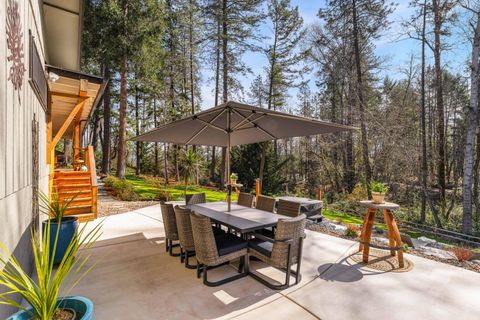 Tiny photo for 1973 Southgate Way, Grants Pass, OR 97527 (MLS # 220216452)