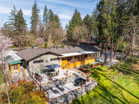 Photo of 1973 Southgate Way, Grants Pass, OR 97527 (MLS # 220216452)