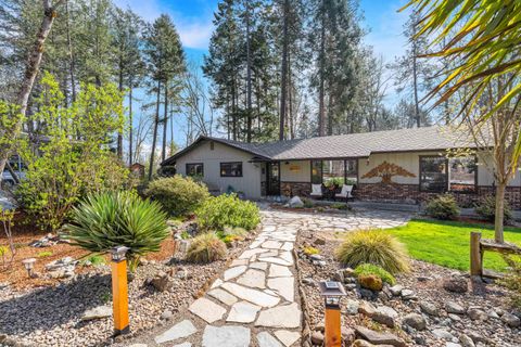 Tiny photo for 1973 Southgate Way, Grants Pass, OR 97527 (MLS # 220216452)