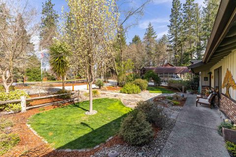 Tiny photo for 1973 Southgate Way, Grants Pass, OR 97527 (MLS # 220216452)