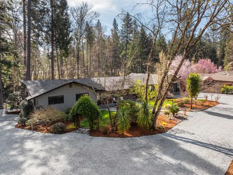 Tiny photo for 1973 Southgate Way, Grants Pass, OR 97527 (MLS # 220216452)