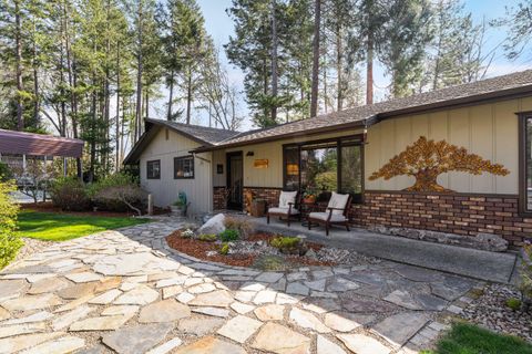 Tiny photo for 1973 Southgate Way, Grants Pass, OR 97527 (MLS # 220216452)