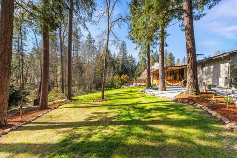 Tiny photo for 1973 Southgate Way, Grants Pass, OR 97527 (MLS # 220216452)