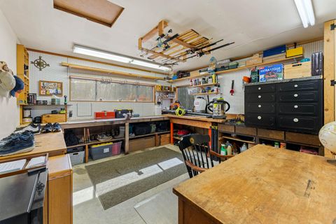 Tiny photo for 1973 Southgate Way, Grants Pass, OR 97527 (MLS # 220216452)