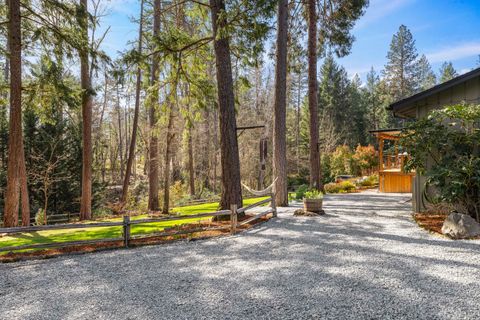 Tiny photo for 1973 Southgate Way, Grants Pass, OR 97527 (MLS # 220216452)