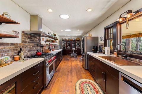 Tiny photo for 1973 Southgate Way, Grants Pass, OR 97527 (MLS # 220216452)