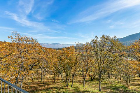 Tiny photo for 5977 Dark Hollow Road, Medford, OR 97501 (MLS # 220211955)