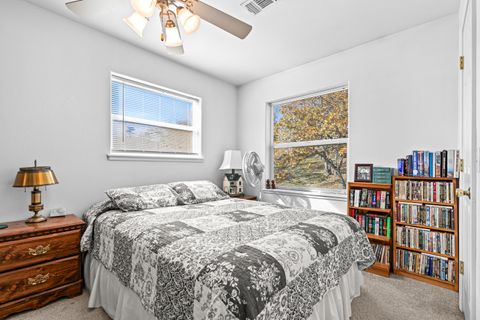 Tiny photo for 5977 Dark Hollow Road, Medford, OR 97501 (MLS # 220211955)