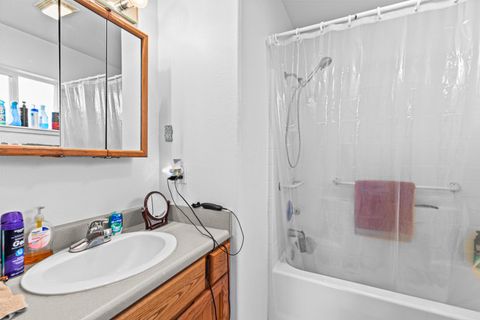 Tiny photo for 5977 Dark Hollow Road, Medford, OR 97501 (MLS # 220211955)