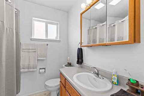 Tiny photo for 5977 Dark Hollow Road, Medford, OR 97501 (MLS # 220211955)