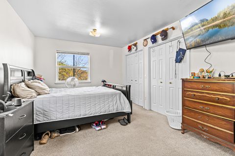 Tiny photo for 5977 Dark Hollow Road, Medford, OR 97501 (MLS # 220211955)