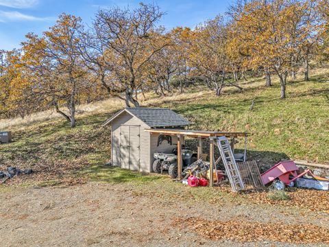 Tiny photo for 5977 Dark Hollow Road, Medford, OR 97501 (MLS # 220211955)