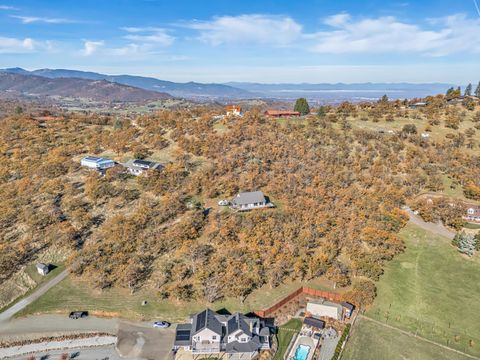 Tiny photo for 5977 Dark Hollow Road, Medford, OR 97501 (MLS # 220211955)