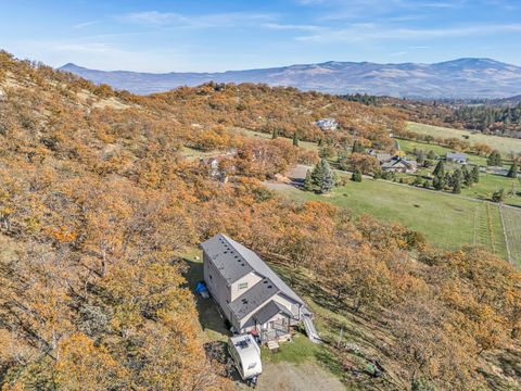 Tiny photo for 5977 Dark Hollow Road, Medford, OR 97501 (MLS # 220211955)