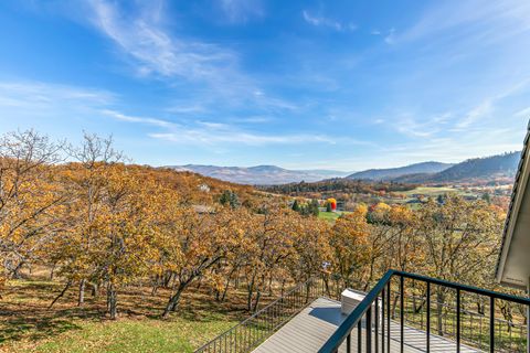 Tiny photo for 5977 Dark Hollow Road, Medford, OR 97501 (MLS # 220211955)