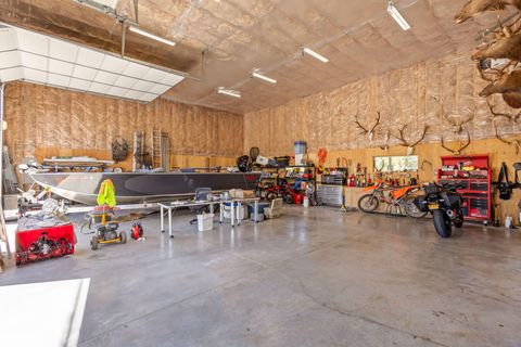 Tiny photo for 7581 SE Madison Avenue, Prineville, OR 97754 (MLS # 220215734)