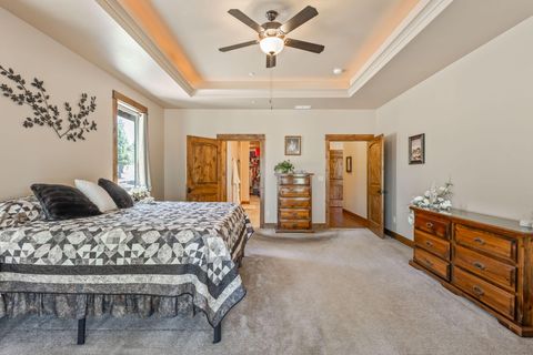 Tiny photo for 7581 SE Madison Avenue, Prineville, OR 97754 (MLS # 220215734)