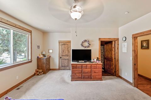 Tiny photo for 7581 SE Madison Avenue, Prineville, OR 97754 (MLS # 220215734)