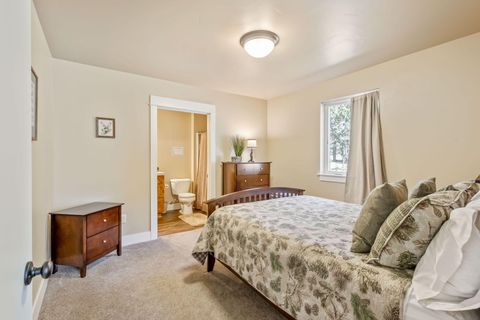 Tiny photo for 7581 SE Madison Avenue, Prineville, OR 97754 (MLS # 220215734)