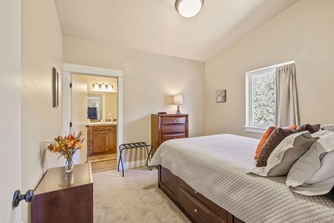 Tiny photo for 7581 SE Madison Avenue, Prineville, OR 97754 (MLS # 220215734)