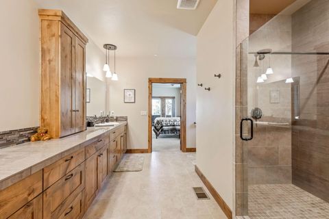 Tiny photo for 7581 SE Madison Avenue, Prineville, OR 97754 (MLS # 220215734)