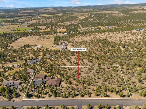 Tiny photo for 7581 SE Madison Avenue, Prineville, OR 97754 (MLS # 220215734)