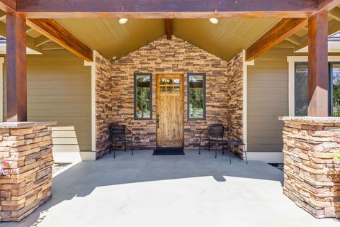 Tiny photo for 7581 SE Madison Avenue, Prineville, OR 97754 (MLS # 220215734)