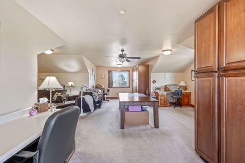 Tiny photo for 7581 SE Madison Avenue, Prineville, OR 97754 (MLS # 220215734)