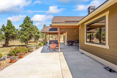 Tiny photo for 7581 SE Madison Avenue, Prineville, OR 97754 (MLS # 220215734)