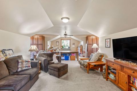 Tiny photo for 7581 SE Madison Avenue, Prineville, OR 97754 (MLS # 220215734)