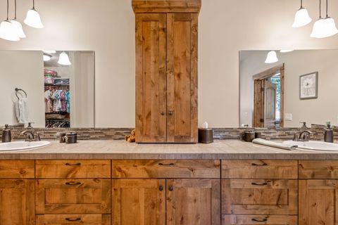 Tiny photo for 7581 SE Madison Avenue, Prineville, OR 97754 (MLS # 220215734)