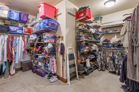 Tiny photo for 7581 SE Madison Avenue, Prineville, OR 97754 (MLS # 220215734)