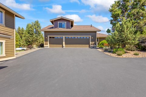 Tiny photo for 7581 SE Madison Avenue, Prineville, OR 97754 (MLS # 220215734)
