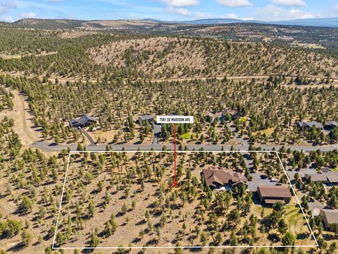 Tiny photo for 7581 SE Madison Avenue, Prineville, OR 97754 (MLS # 220215734)