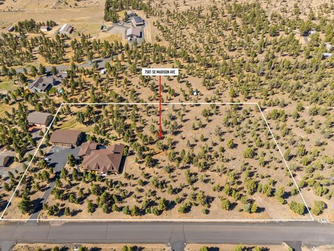 Tiny photo for 7581 SE Madison Avenue, Prineville, OR 97754 (MLS # 220215734)