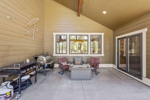 Tiny photo for 7581 SE Madison Avenue, Prineville, OR 97754 (MLS # 220215734)